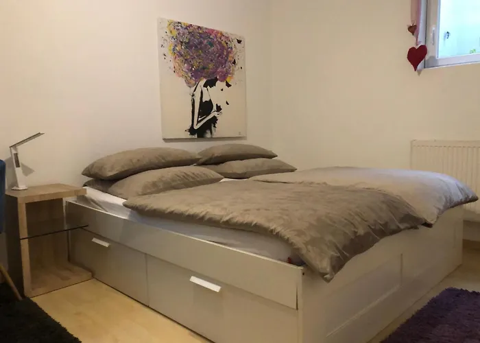 Christine Oparaugo - Privatzimmer Mit Bad